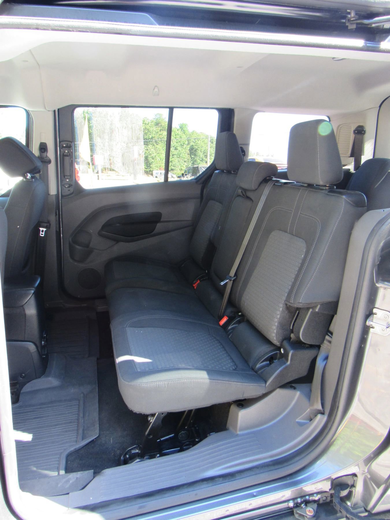 Used 2019 Ford Transit Connect XLT w/ Driver-Assist Package image 15