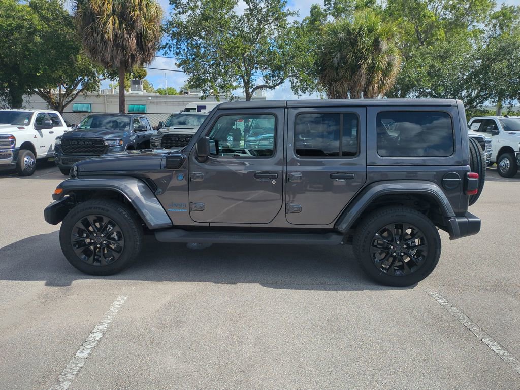 Used 2025 Jeep Wrangler Unlimited Sahara AWD/4WD image 9