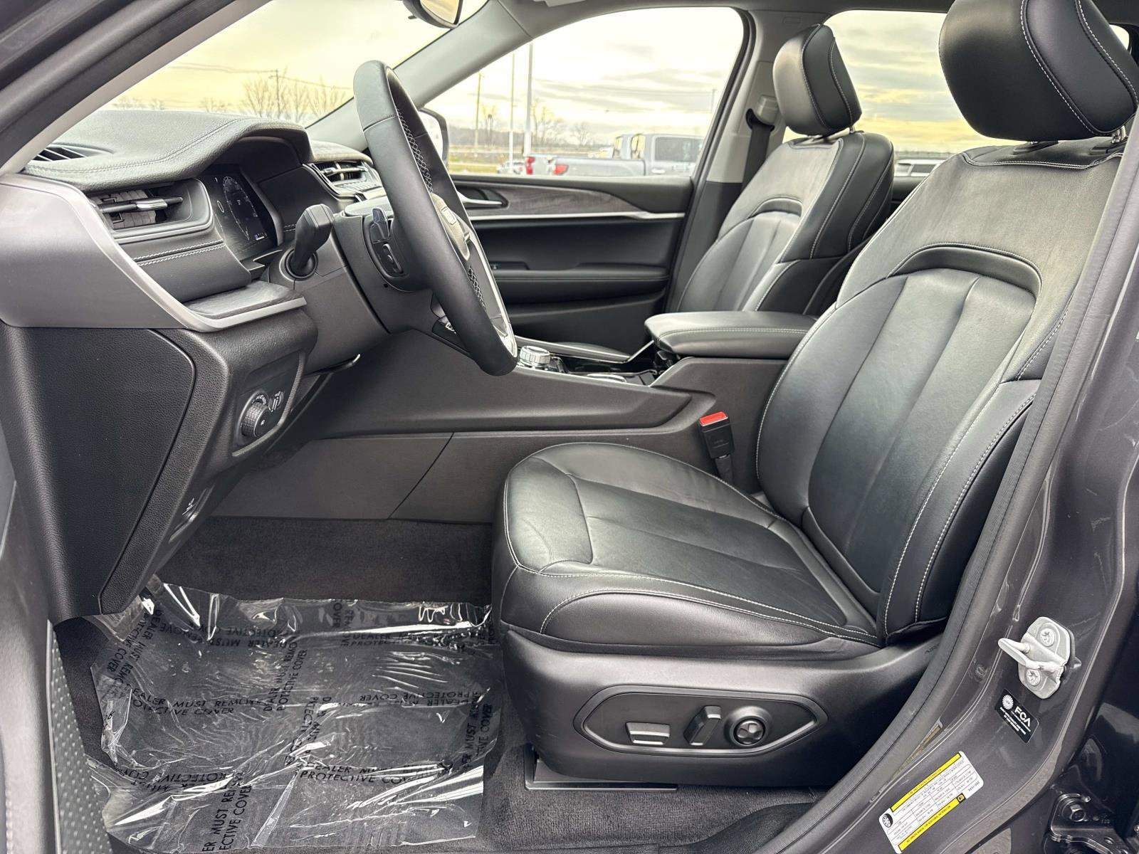 Used 2022 Jeep Grand Cherokee L Limited image 24