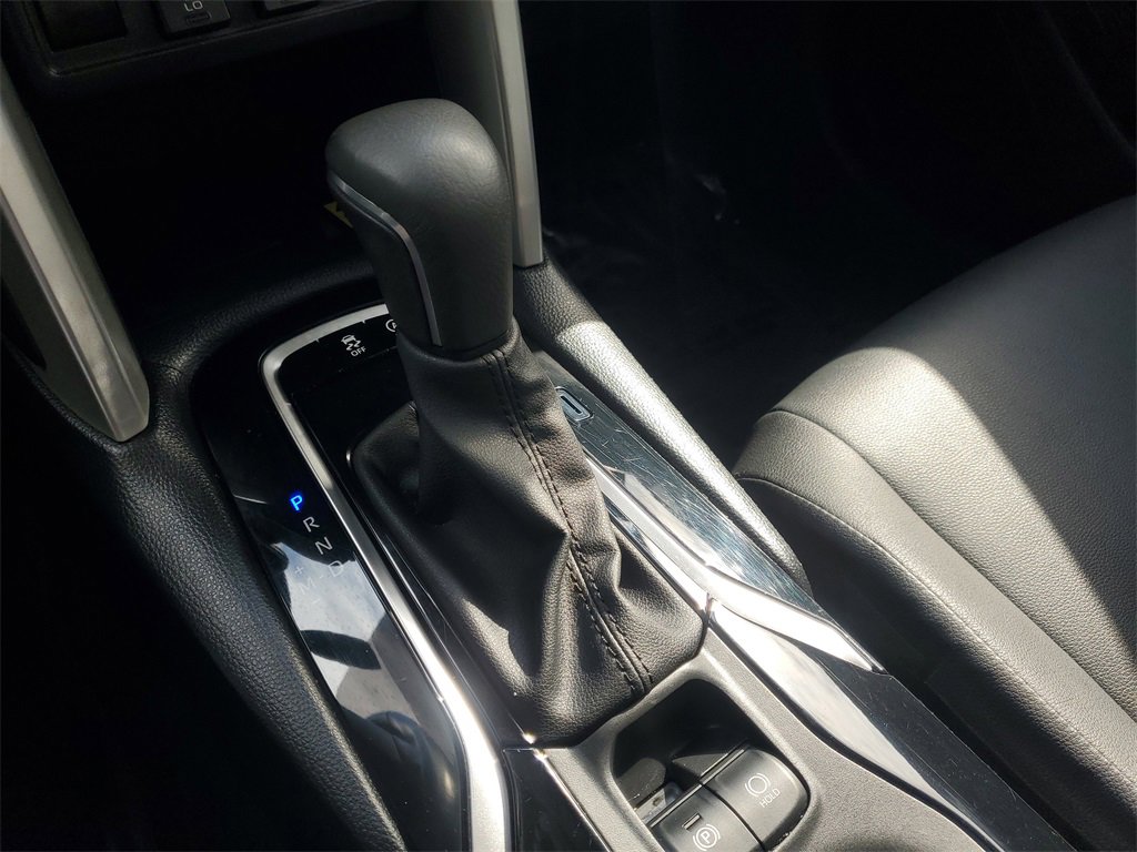 Certified 2023 Toyota Corolla Cross XLE image 28