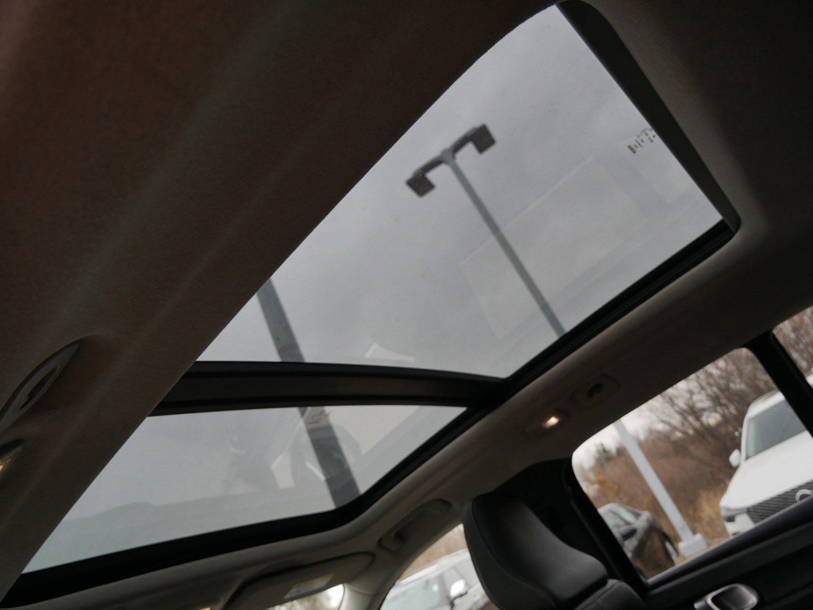 Certified 2025 Volvo XC40 B5 Plus image 15