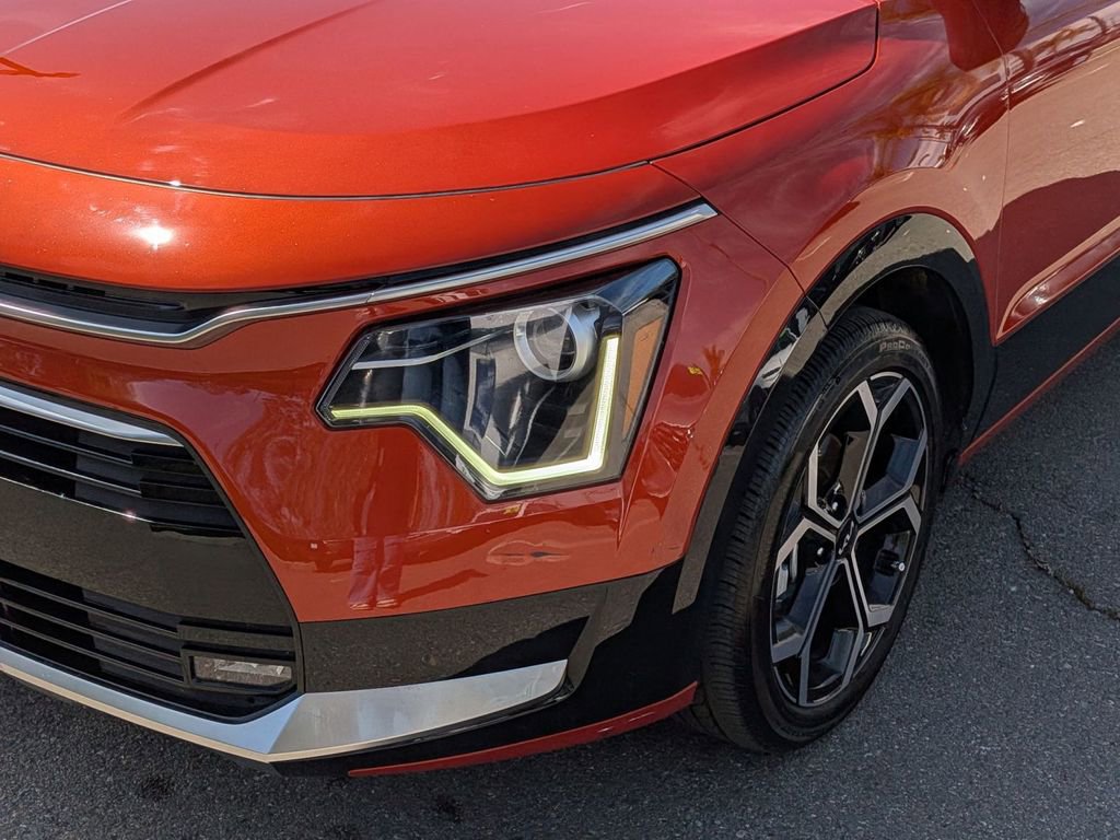 Used 2023 Kia Niro EX Touring image 10