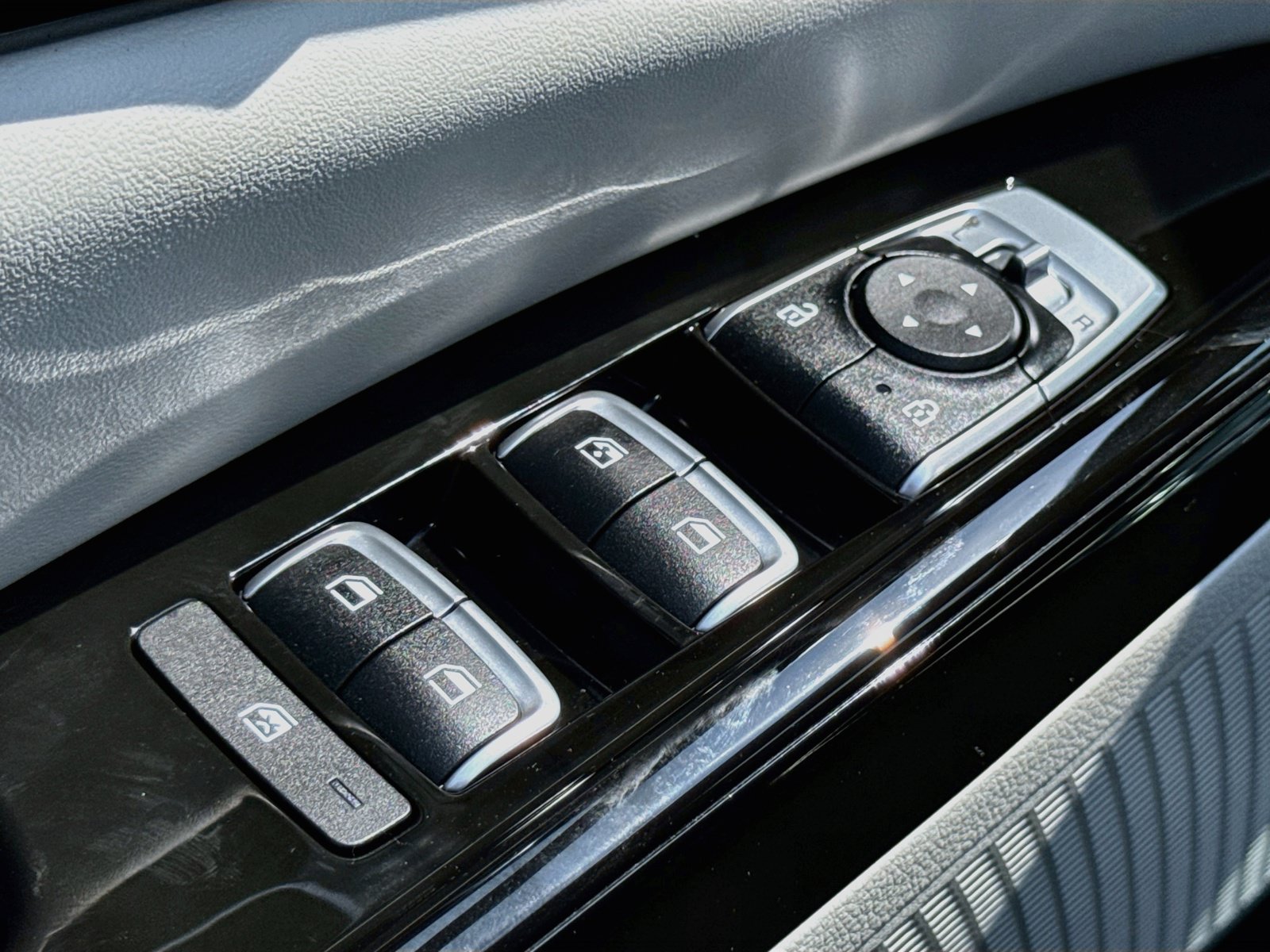 Used 2024 Kia Carnival EX FWD image 10