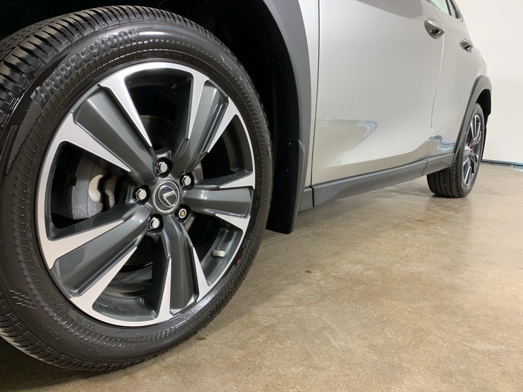 Used 2022 Lexus UX 200 w/ Accessory Package (Z1) image 2