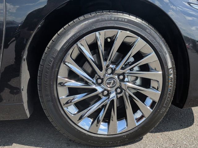 Used 2024 Lexus ES 300h Ultra Luxury w/ Accessory Package (Z2) FWD image 9