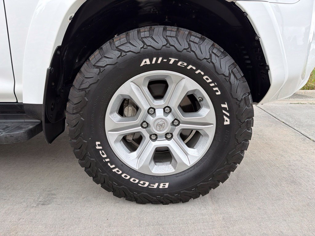 Used 2020 Toyota 4Runner SR5 AWD/4WD image 34