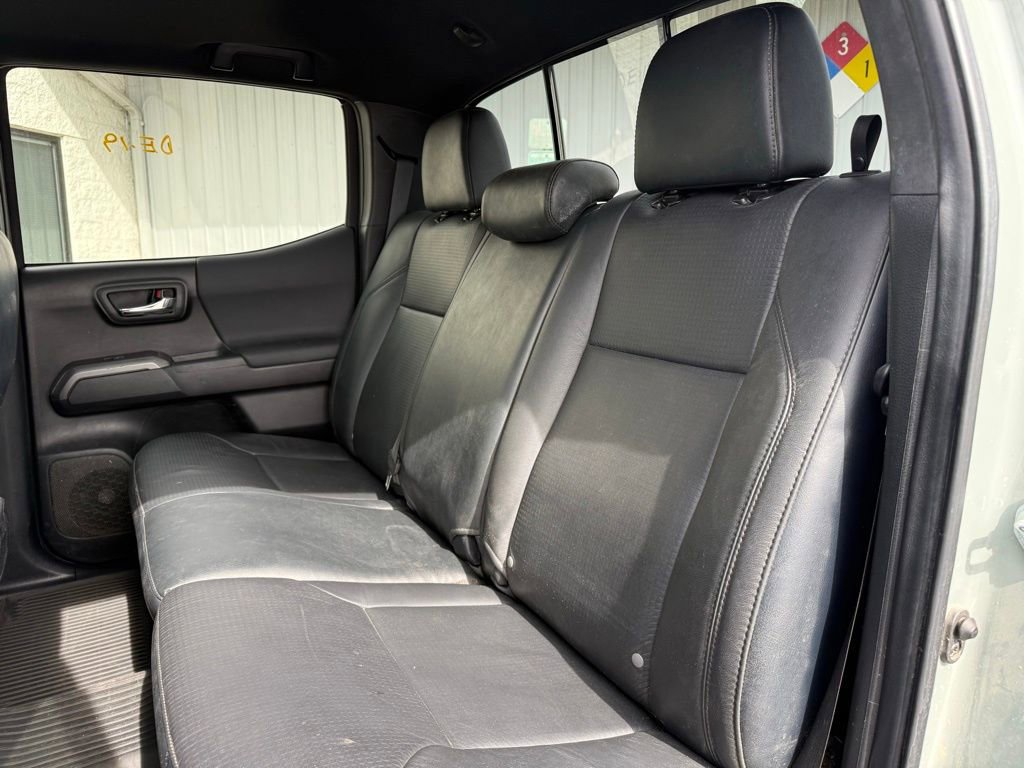 Used 2022 Toyota Tacoma TRD Off-Road image 16