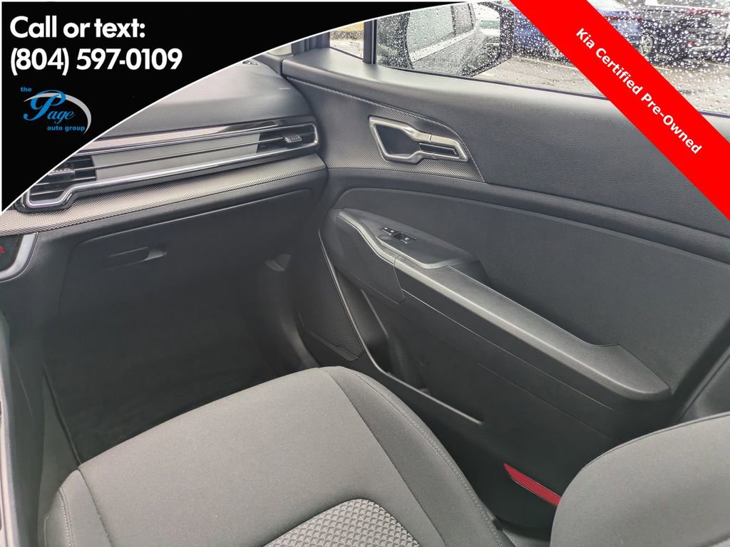 Used 2025 Kia Sportage LX image 17