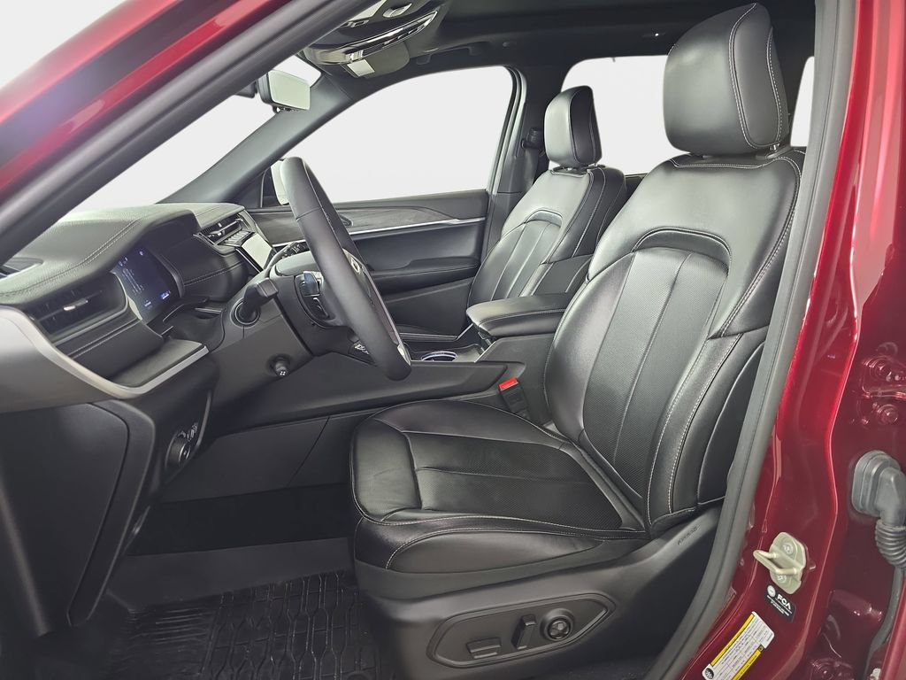 Used 2024 Jeep Grand Cherokee Limited w/ Luxury Tech Group II AWD/4WD image 18