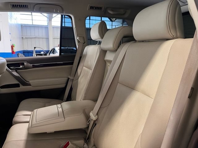 Used 2017 Lexus GX 460 Premium w/ Premium Package AWD/4WD image 18