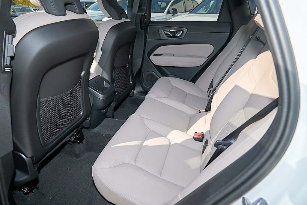 New 2026 Volvo XC60 B5 Plus w/ Protection Package Premier image 19