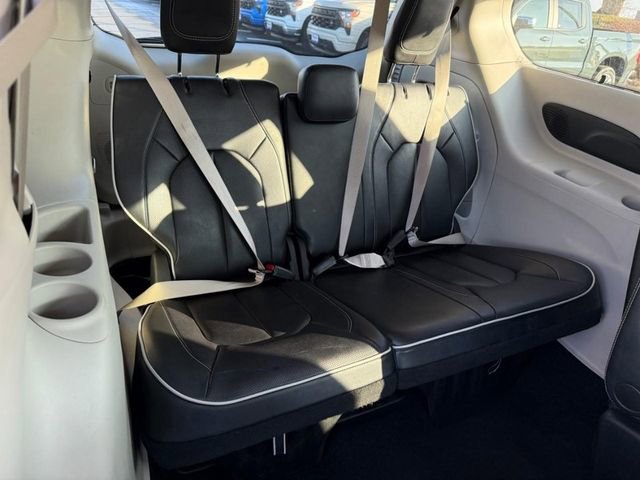 Used 2024 Chrysler Pacifica Limited image 12