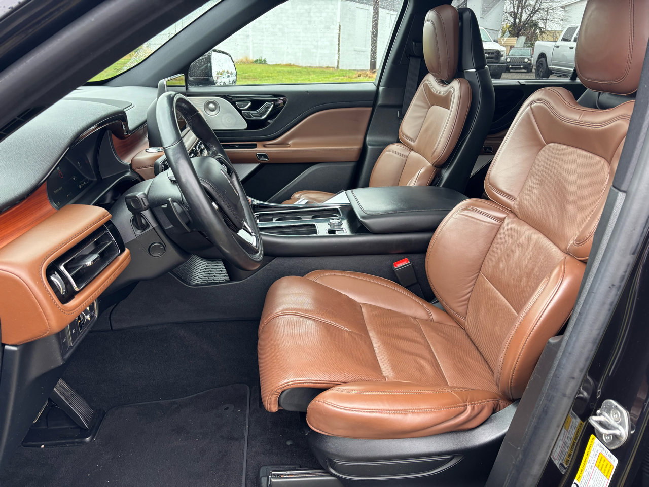 Used 2020 Lincoln Aviator Reserve w/ Equipment Group 202A image 10