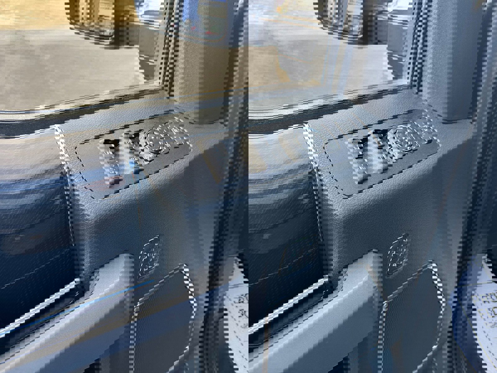 Used 2022 Ford F350 Platinum w/ FX4 Off-Road Package AWD/4WD image 18