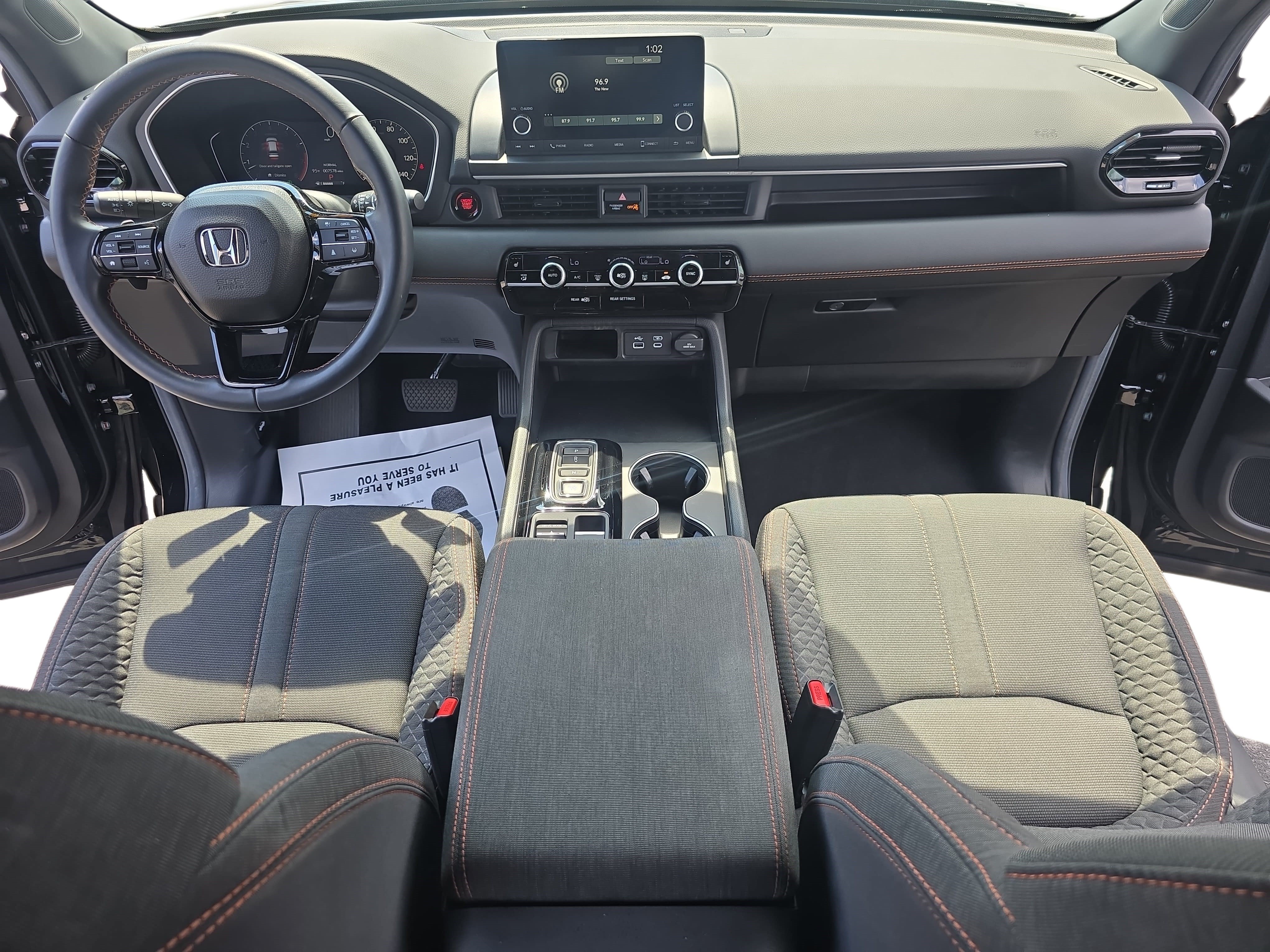 Used 2025 Honda Pilot Sport image 9