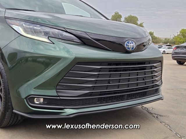 Used 2025 Toyota Sienna XLE Woodland Edition AWD/4WD image 8
