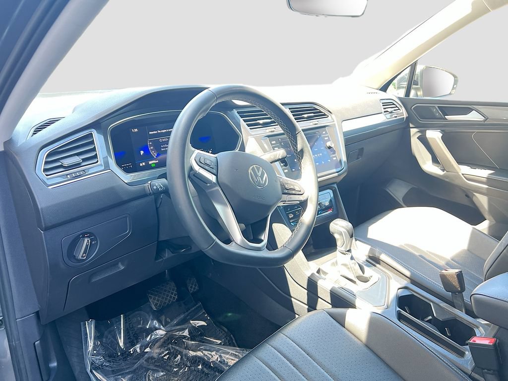 Used 2022 Volkswagen Tiguan SE FWD image 9