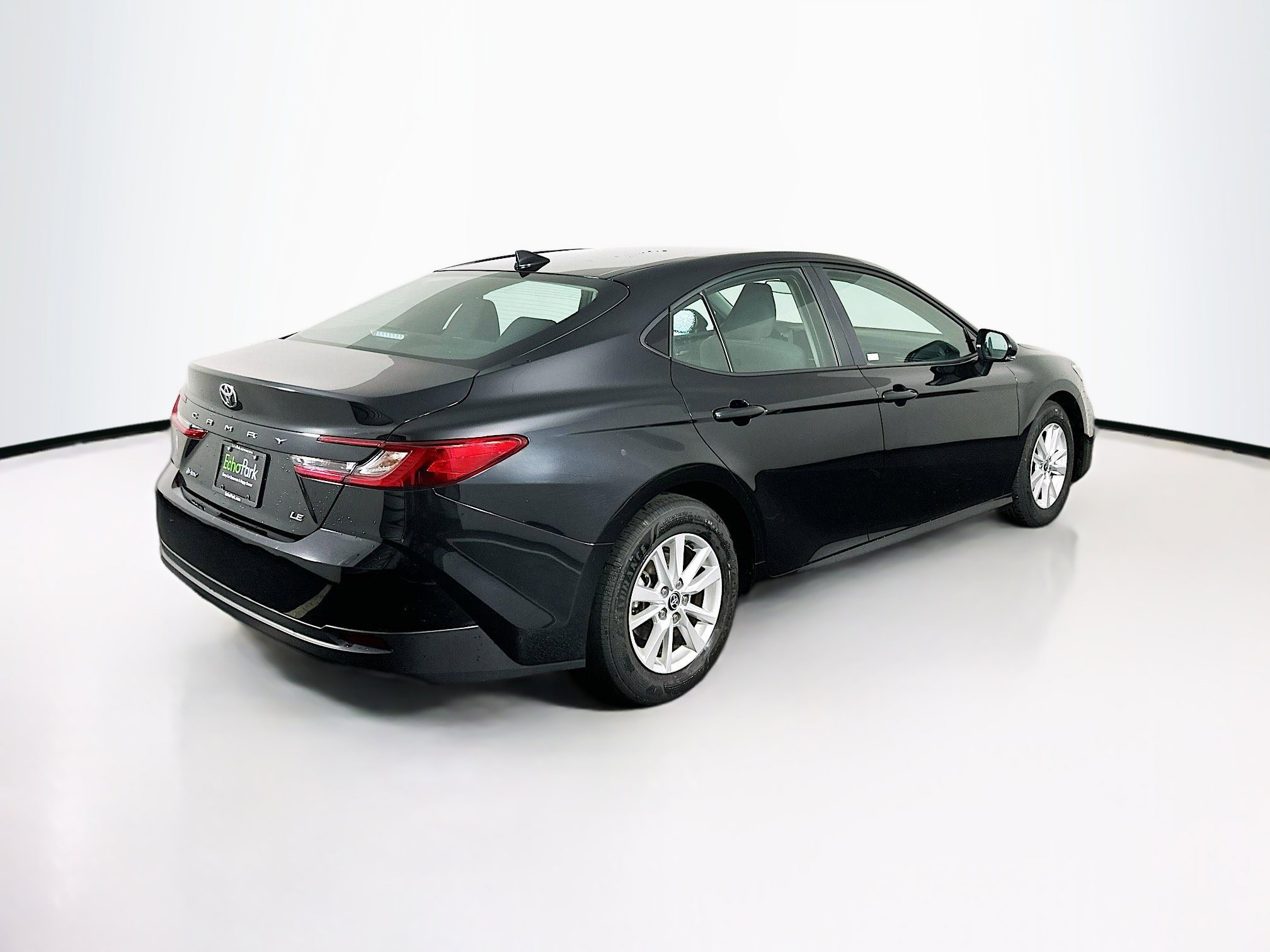 Used 2025 Toyota Camry LE image 9