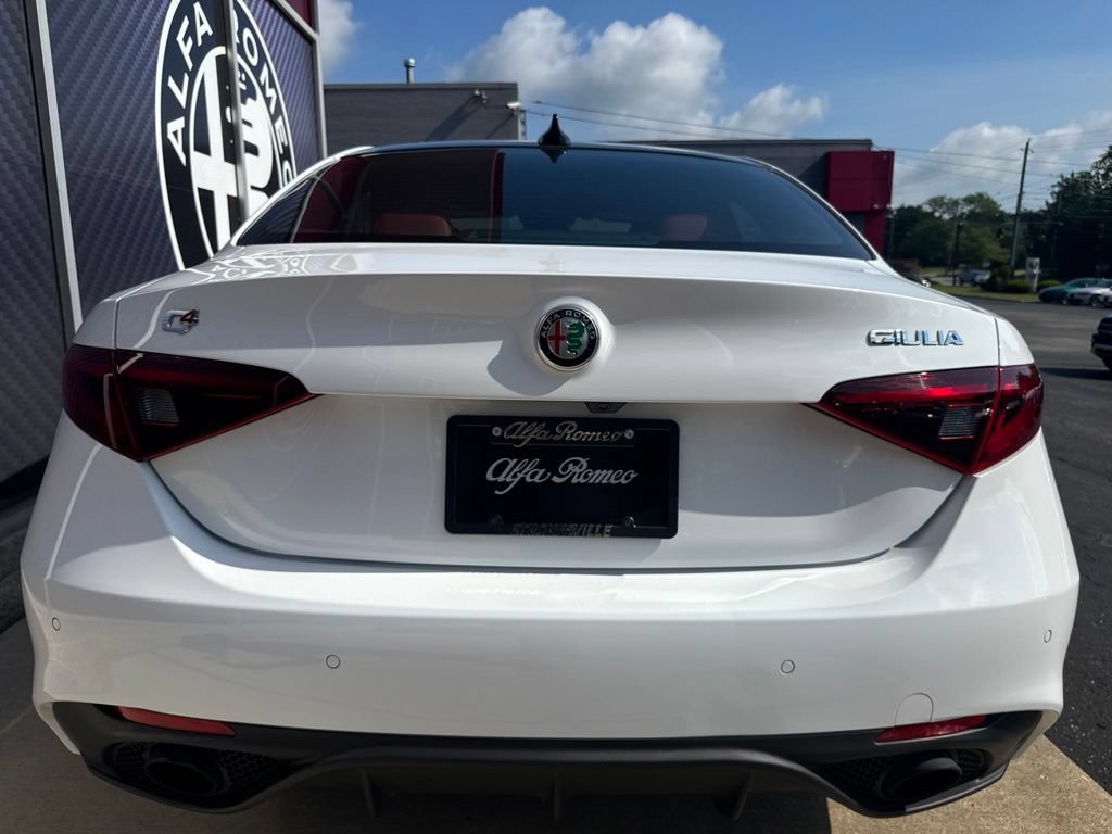 Used 2023 Alfa Romeo Giulia Veloce AWD/4WD image 10