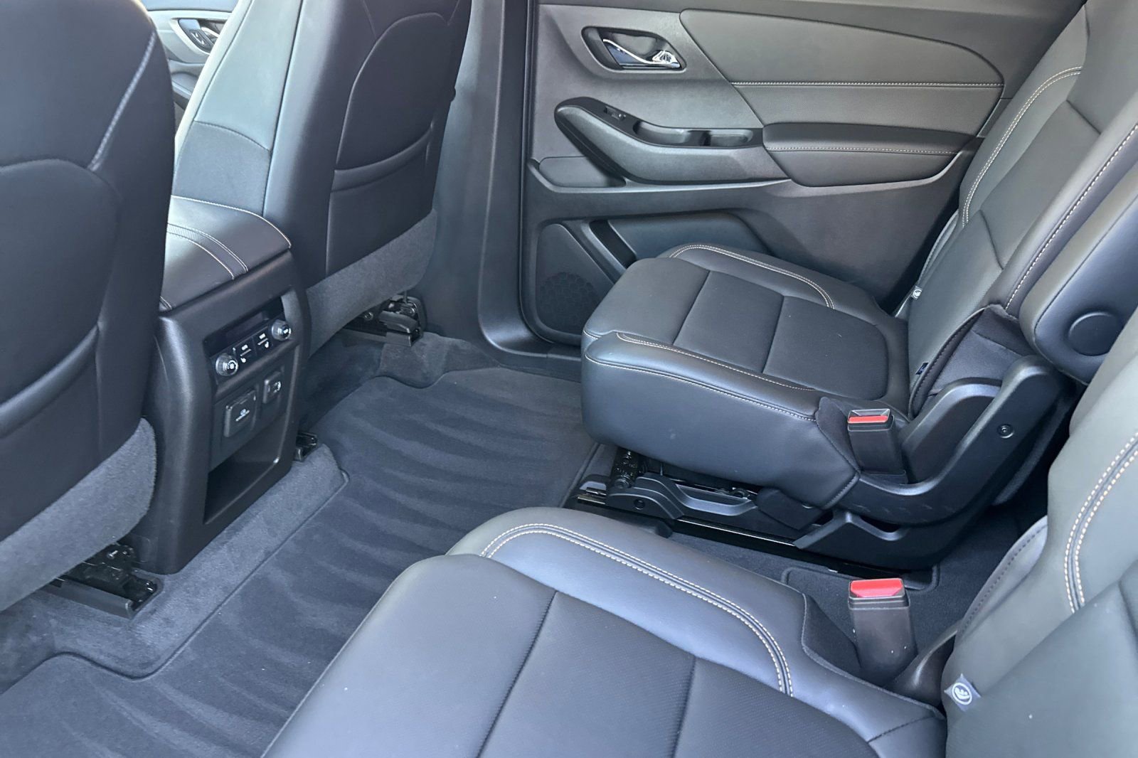 Used 2020 Chevrolet Traverse Premier w/ Redline Edition image 12