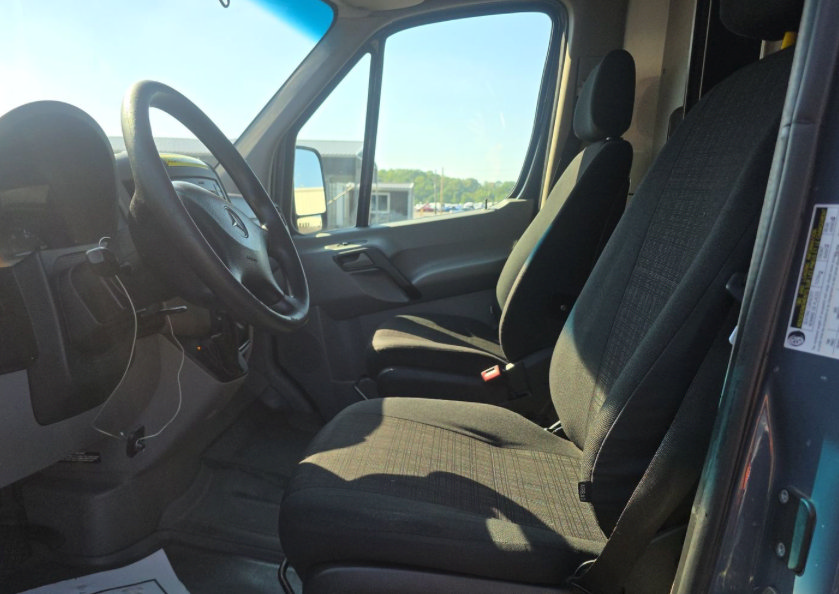 Used 2018 Mercedes-Benz Sprinter 2500 image 8