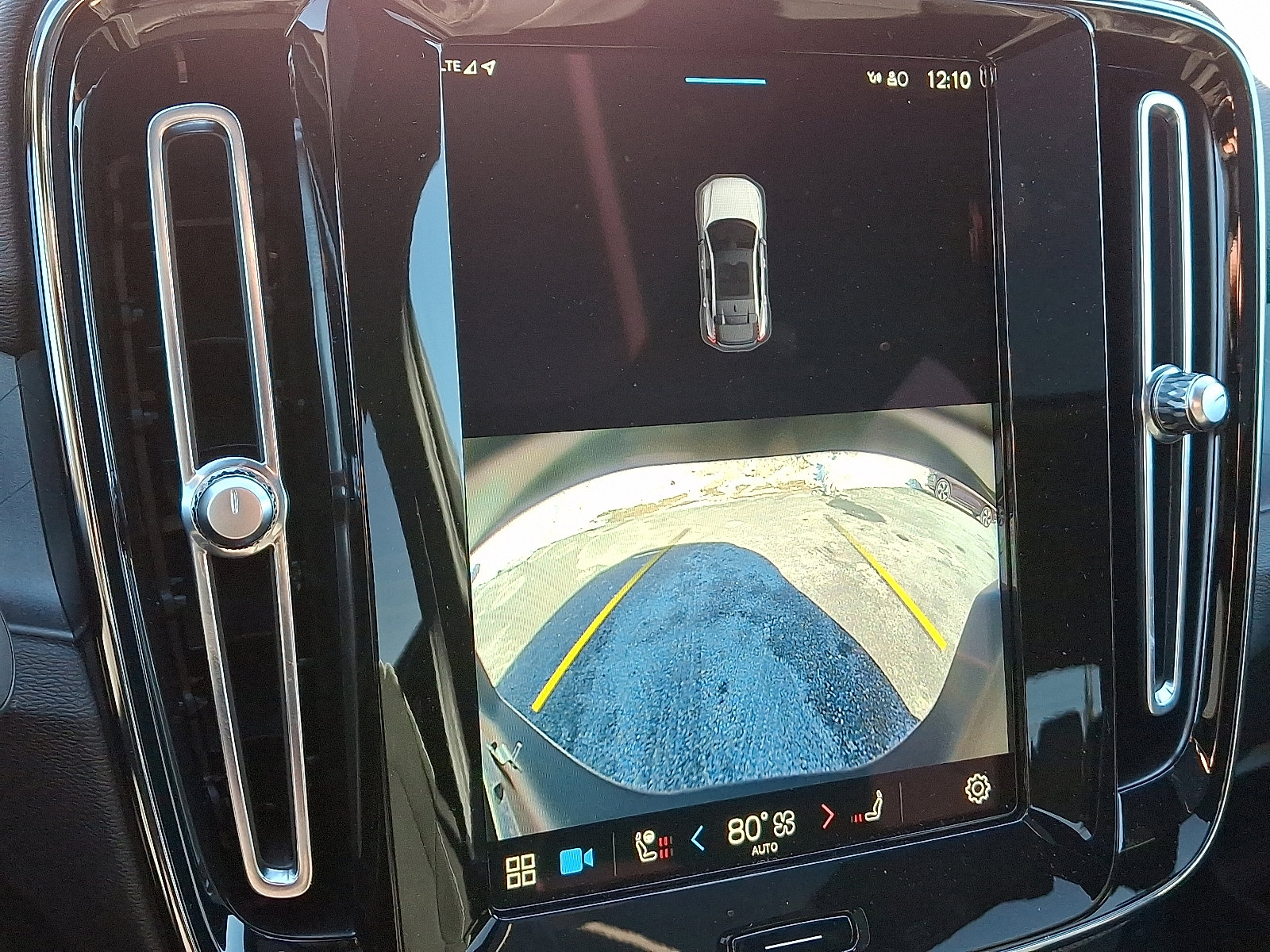 Certified 2023 Volvo C40 P8 Recharge Ultimate image 17