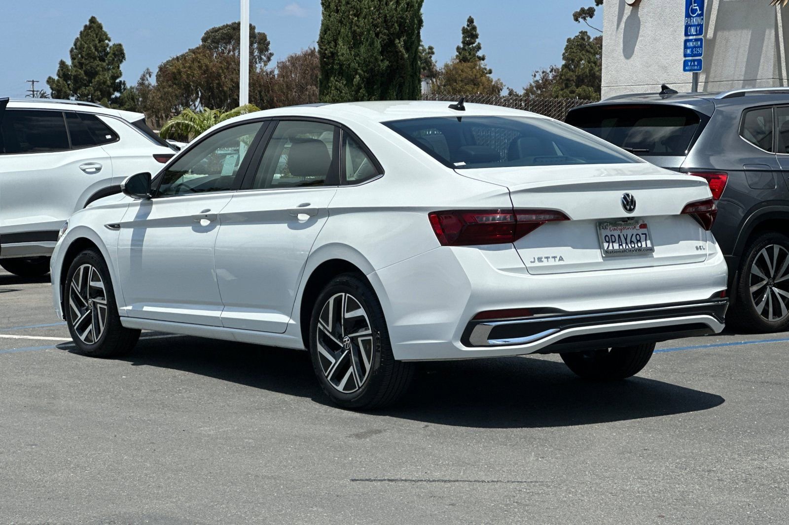 Used 2024 Volkswagen Jetta SEL FWD image 6