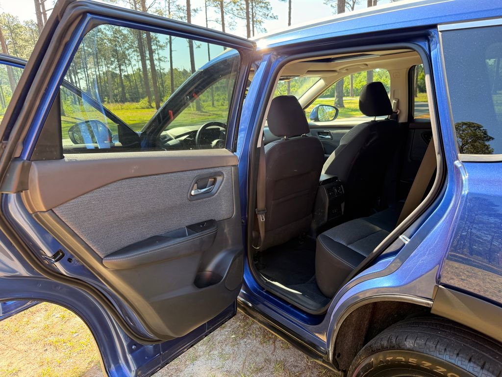 Used 2021 Nissan Rogue SV FWD image 24