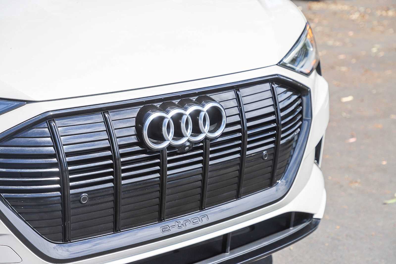 Used 2021 Audi e-tron Premium w/ Convenience Plus Package AWD/4WD image 5
