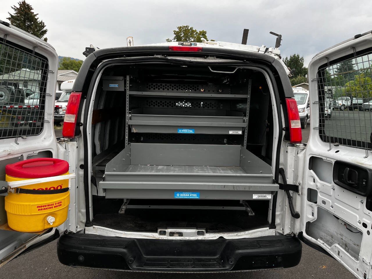 Used 2017 Chevrolet Express 2500 RWD image 15