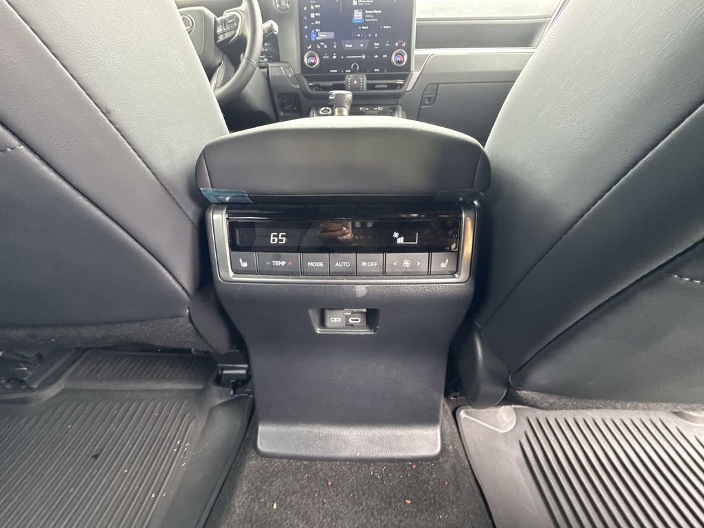 Used 2025 Lexus GX 550 w/ Accessory Package (Z1) image 18