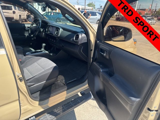 Used 2020 Toyota Tacoma TRD Sport w/ Technology Package image 11