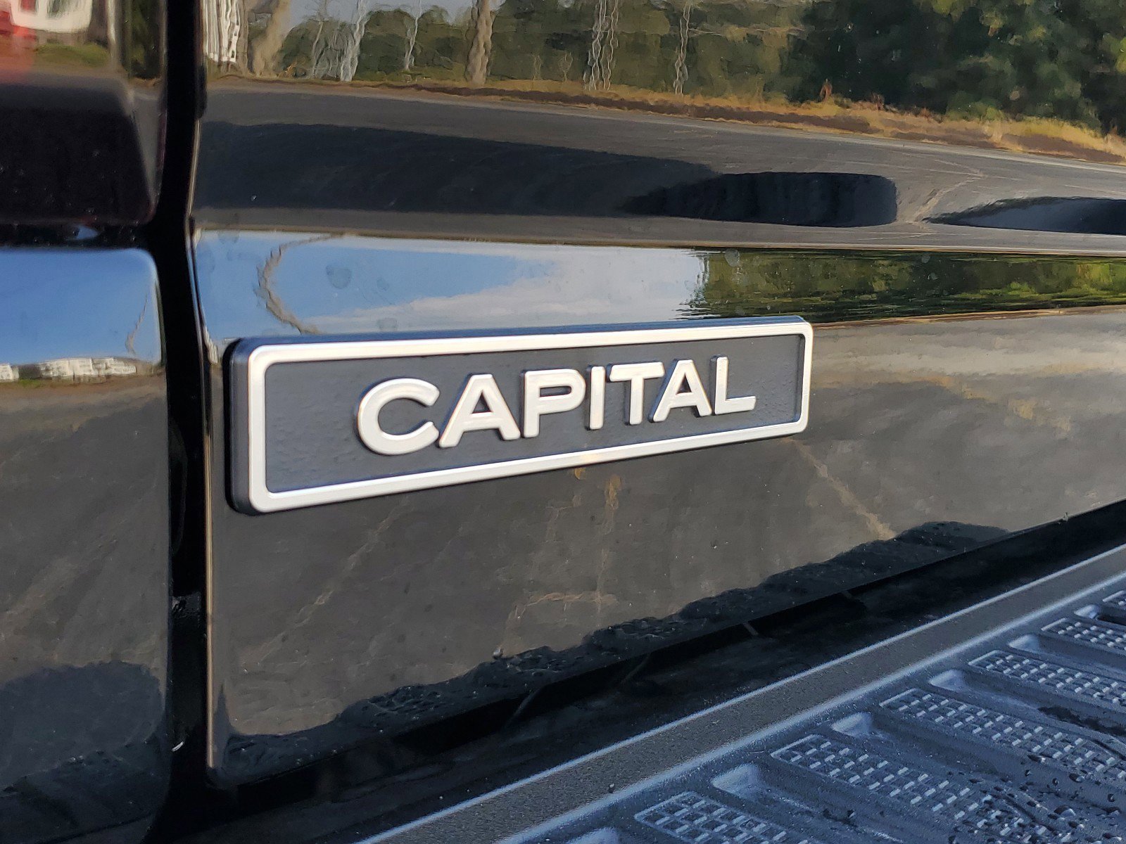 New 2025 GMC Sierra 2500 SLT w/ SLT Premium Package image 5