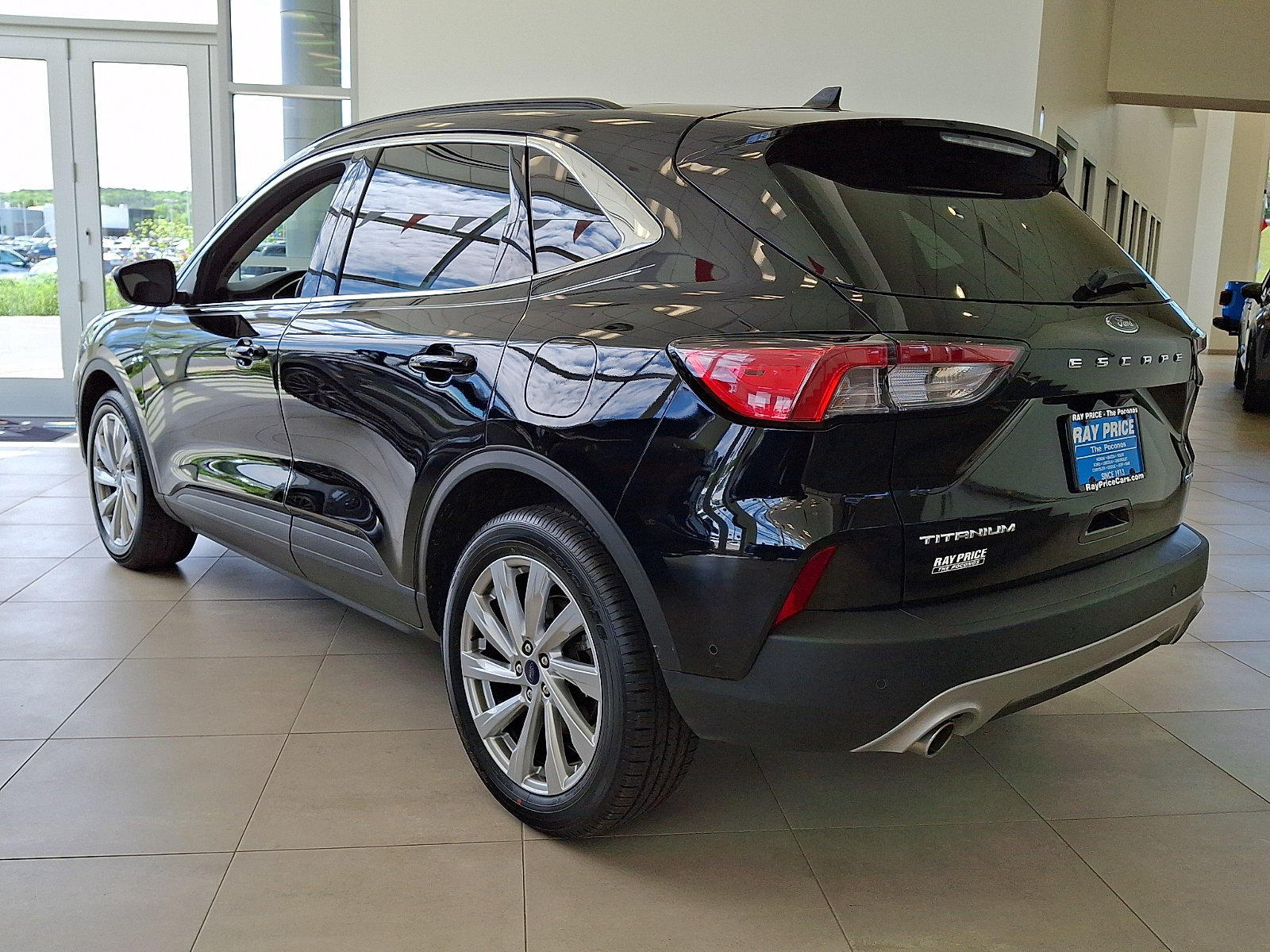 Certified 2022 Ford Escape Titanium w/ Titanium Elite Package AWD/4WD image 4