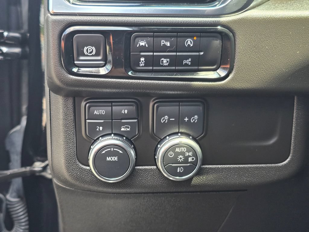 Certified 2025 GMC Yukon XL Denali AWD/4WD image 31