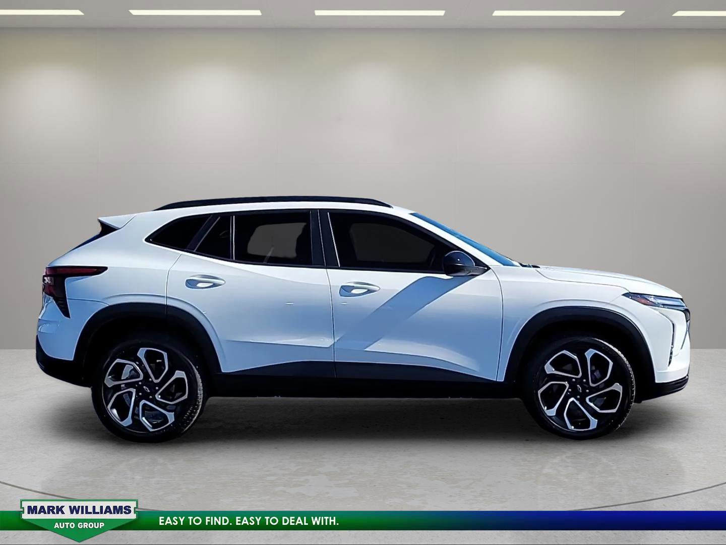 Used 2025 Chevrolet Trax RS w/ Driver Confidence Package FWD image 2