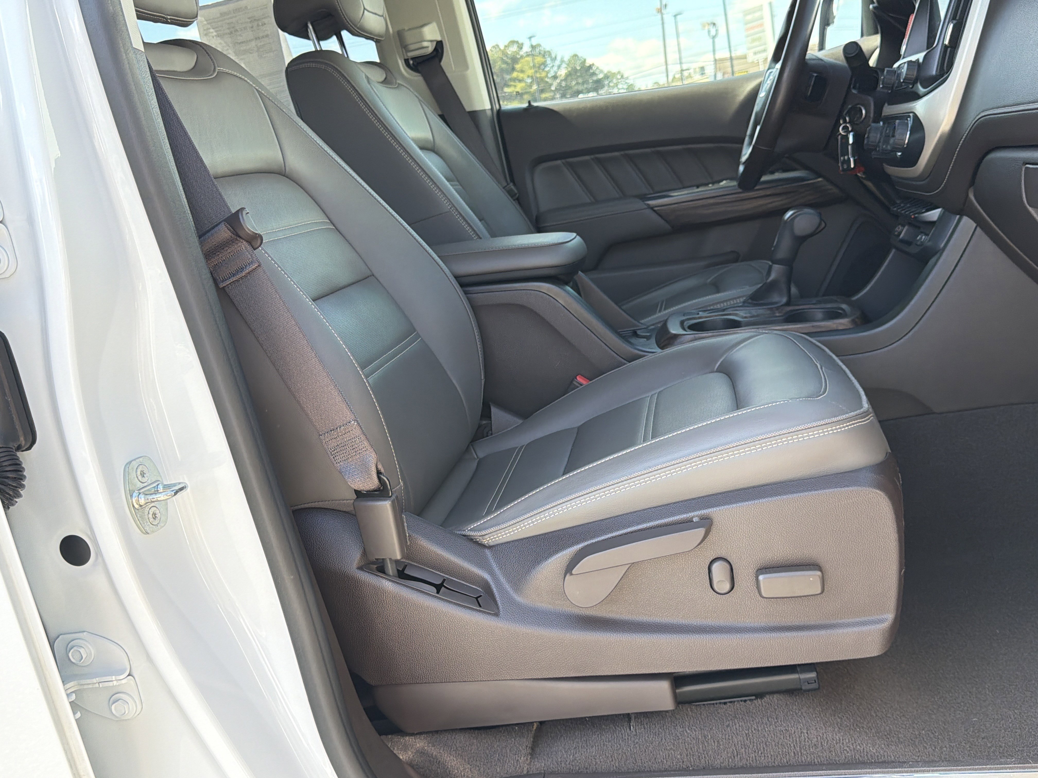 Used 2021 GMC Canyon Denali image 16