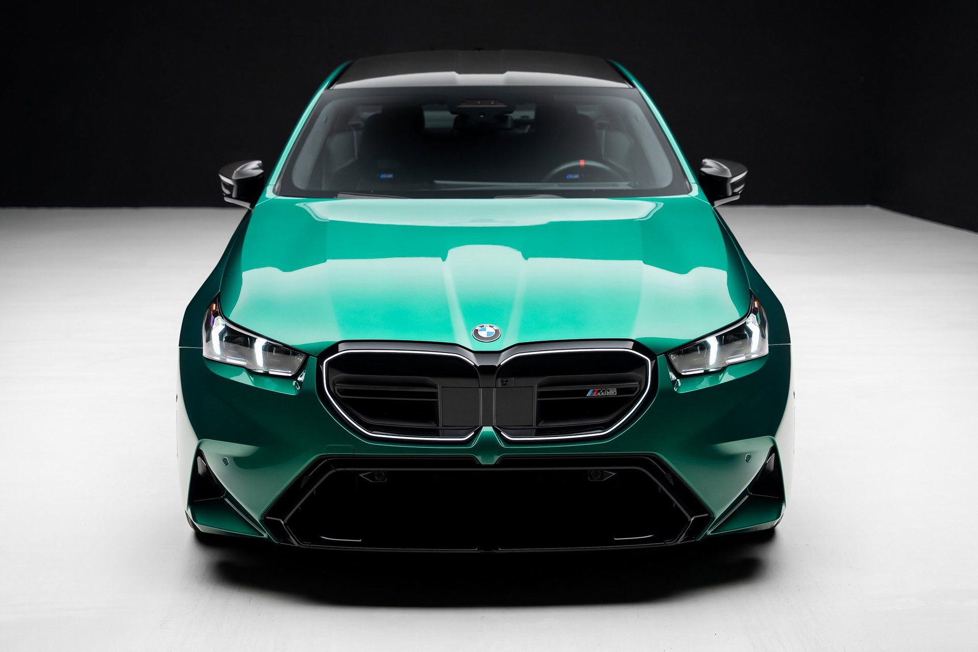 Used 2025 BMW M5 w/ Carbon Package image 5