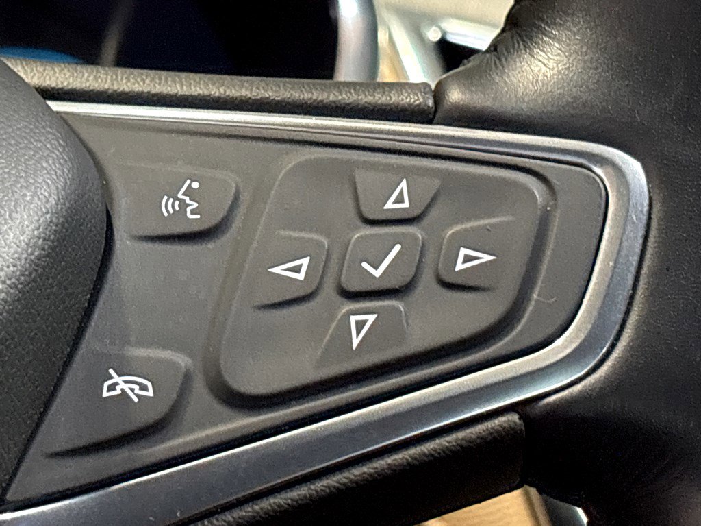 Used 2022 Chevrolet Equinox Premier image 12