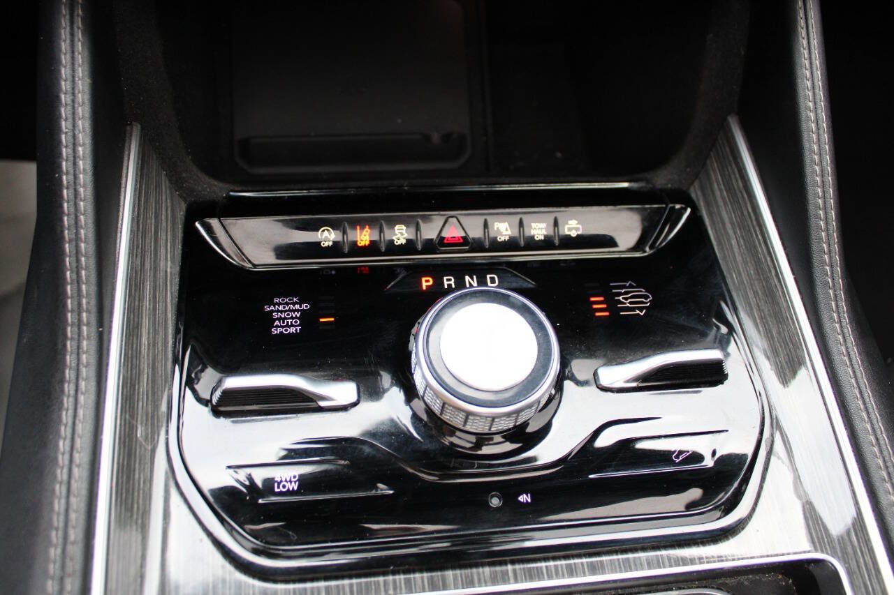 Used 2022 Jeep Wagoneer Series III w/ Premium Group I image 32