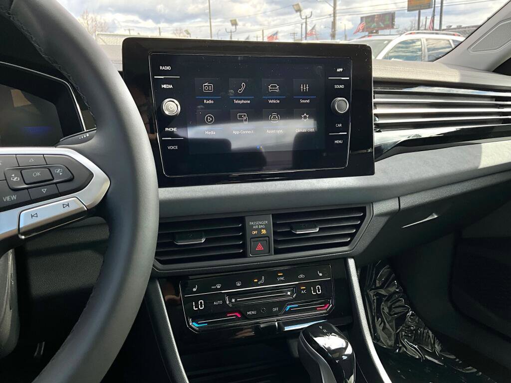 New 2026 Volkswagen Jetta SE image 17