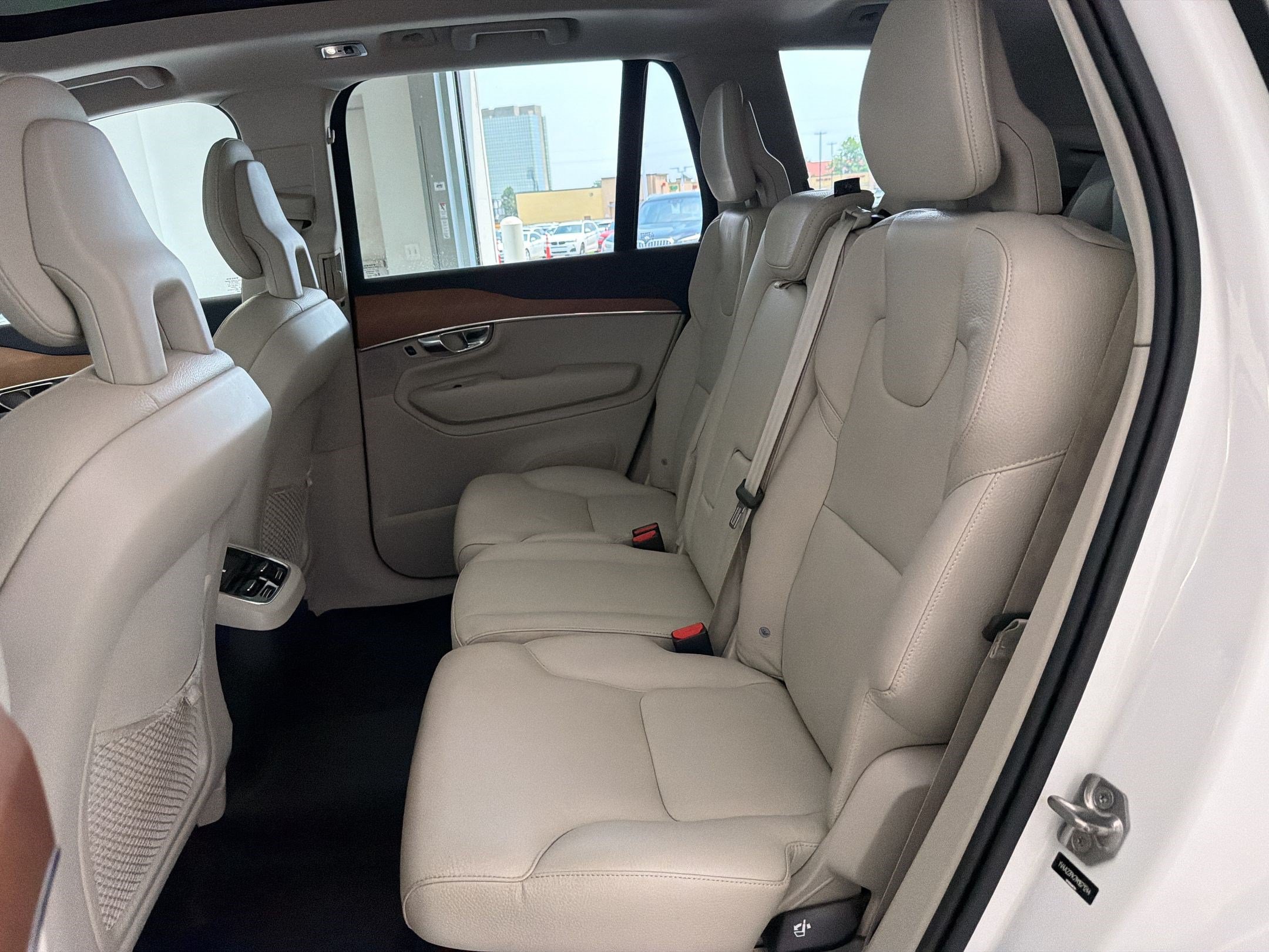 Used 2021 Volvo XC90 T6 Momentum AWD/4WD image 23