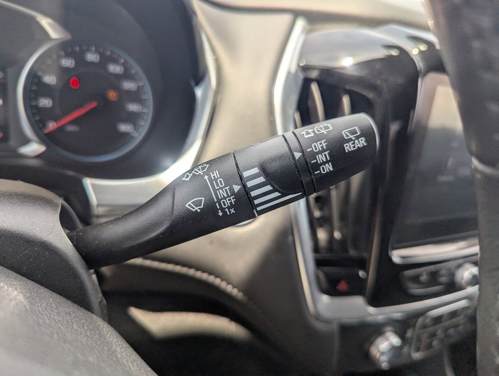 Used 2022 Chevrolet Traverse LT image 29