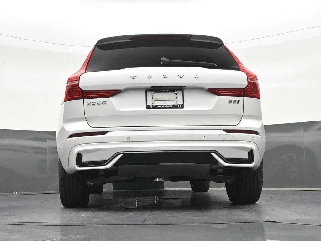 Certified 2024 Volvo XC60 B5 Plus w/ Climate Package AWD/4WD image 26