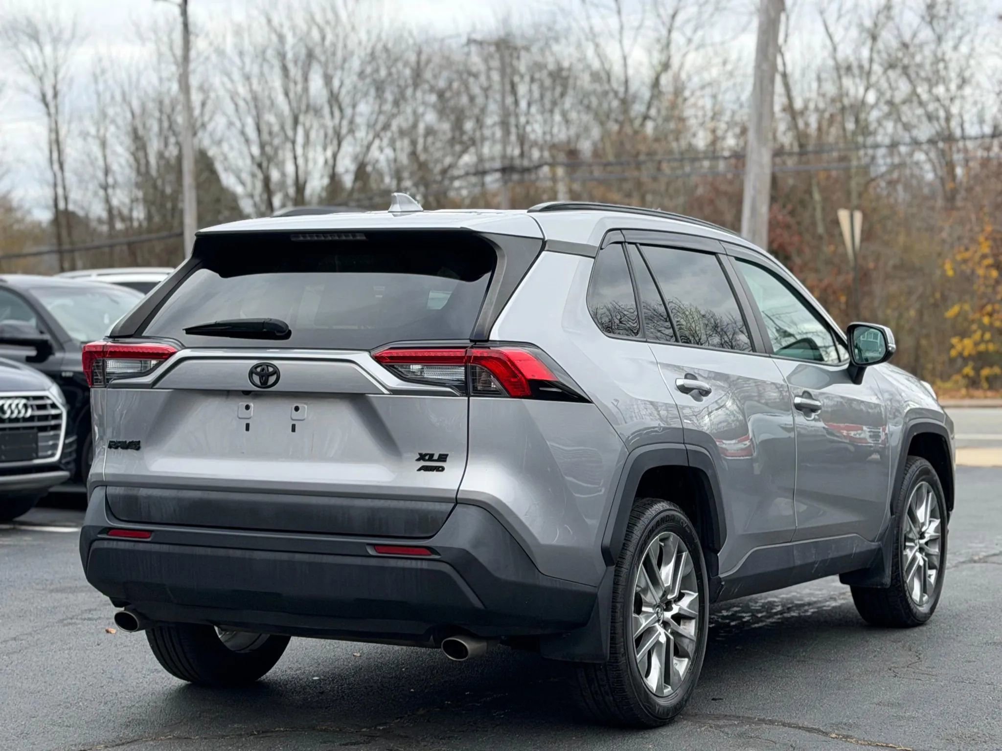 Used 2019 Toyota RAV4 XLE Premium image 4
