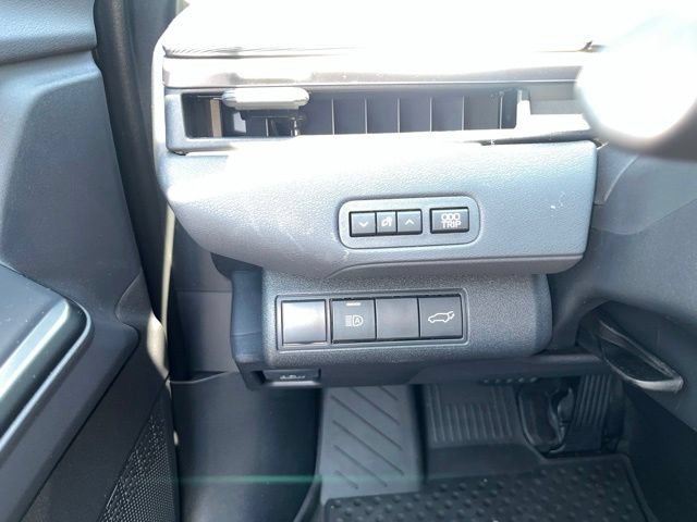 Used 2026 Toyota C-HR AWD/4WD image 35
