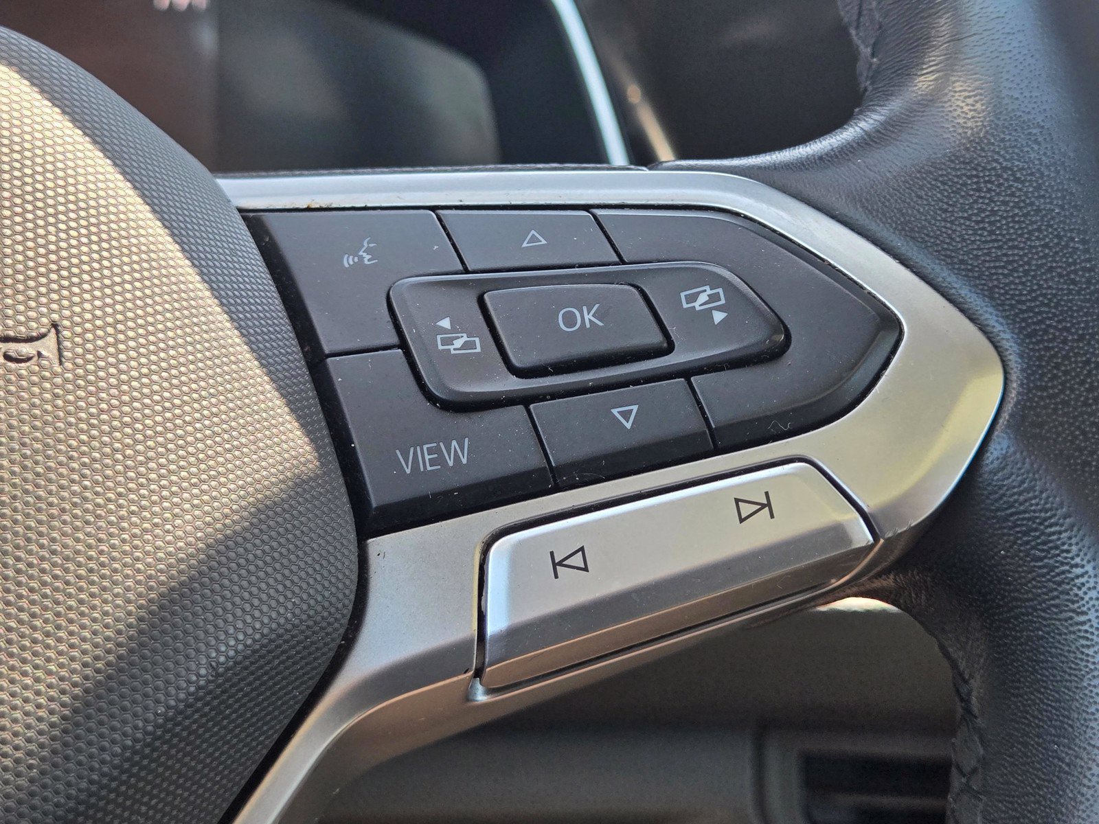 Used 2024 Volkswagen Jetta SE FWD image 27