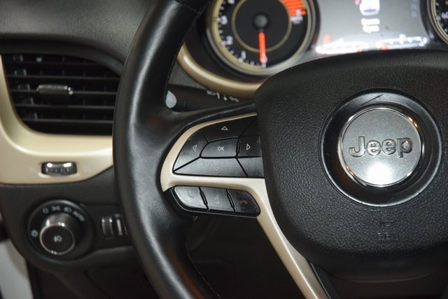 Used 2018 Jeep Cherokee Limited w/ Technology Group image 36