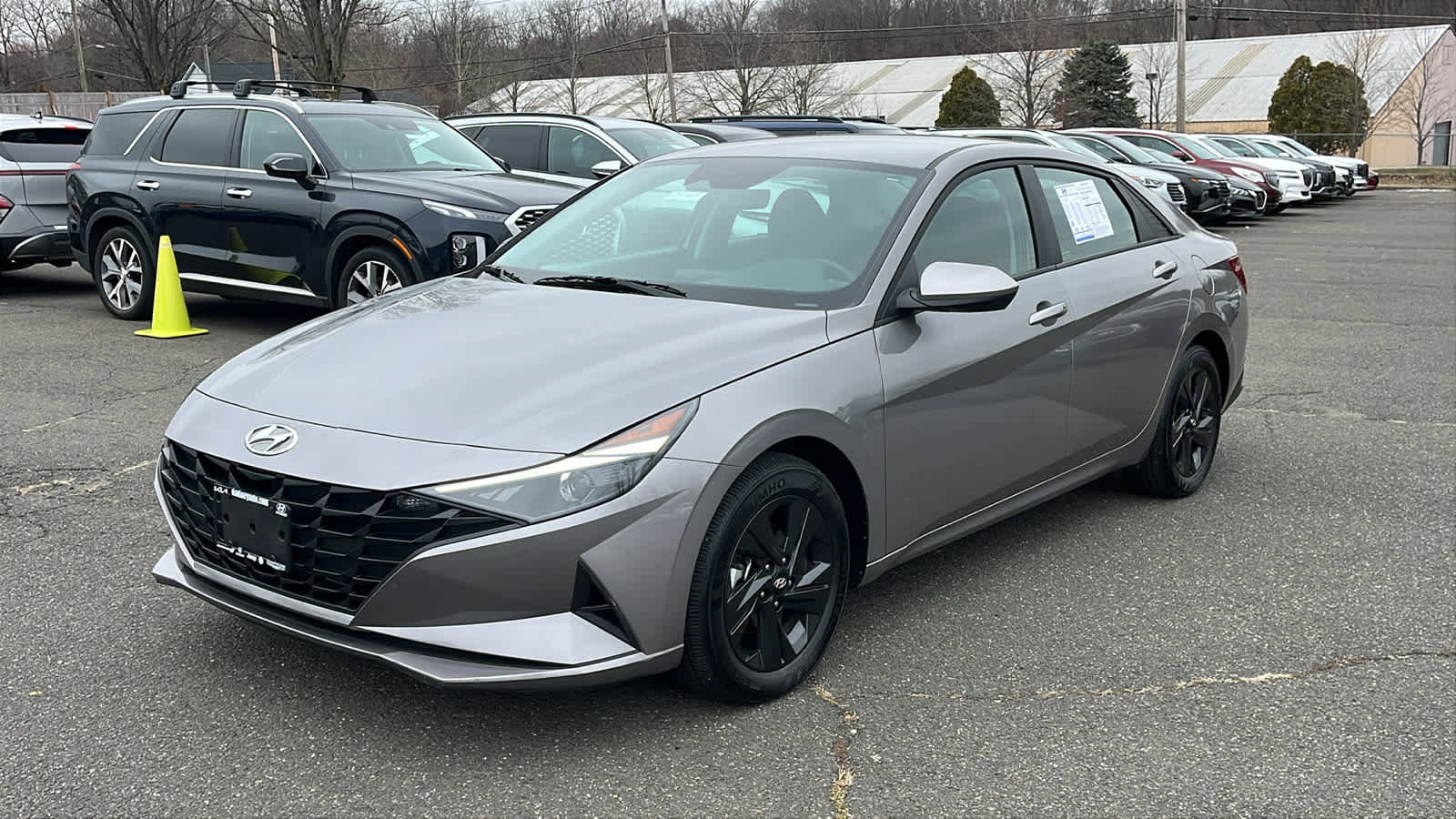 Used 2023 Hyundai Elantra SEL image 3