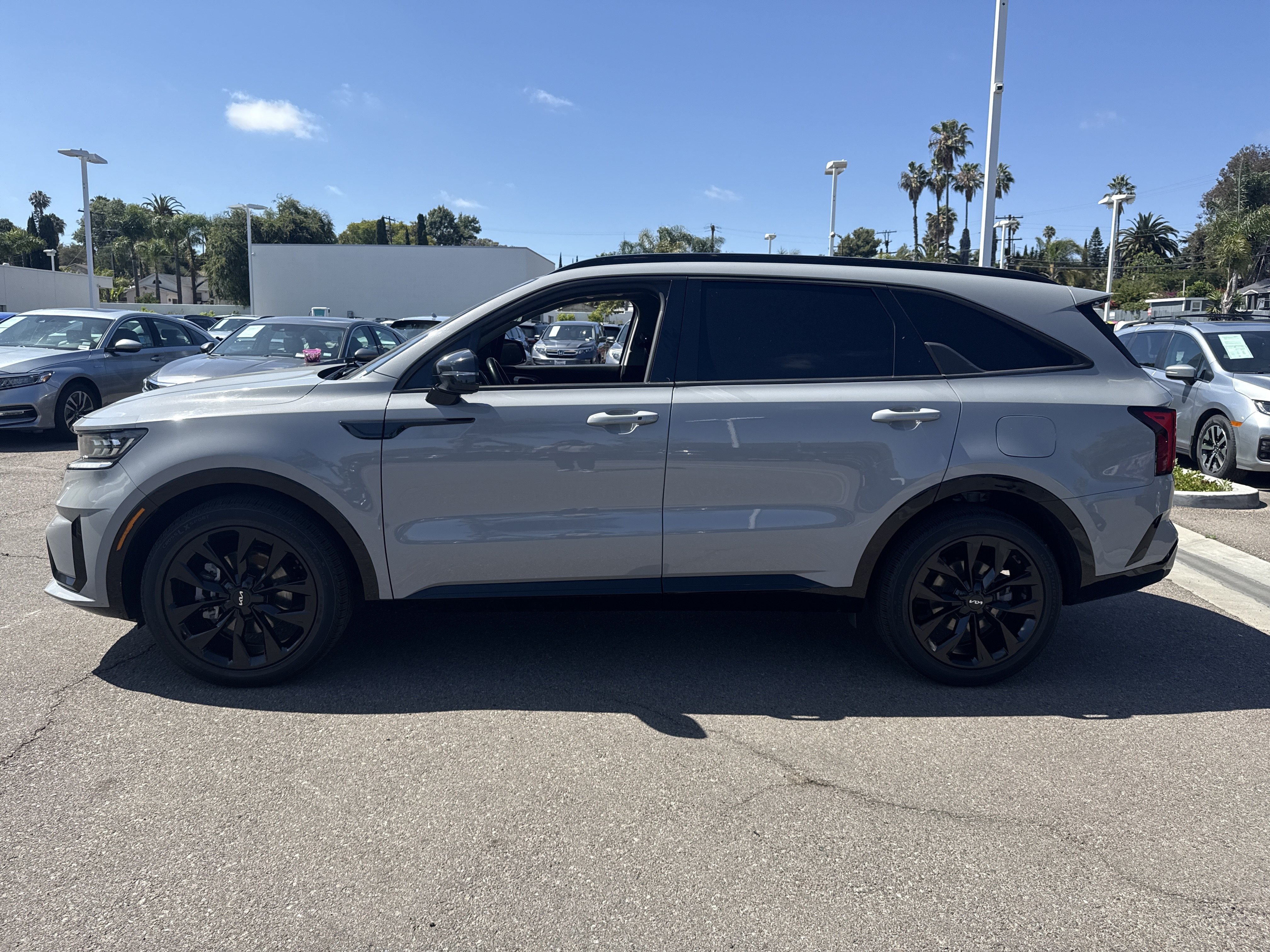 Used 2022 Kia Sorento SX FWD image 2